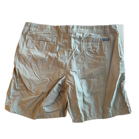 Columbia Khaki Shorts - Picture 2 of 5